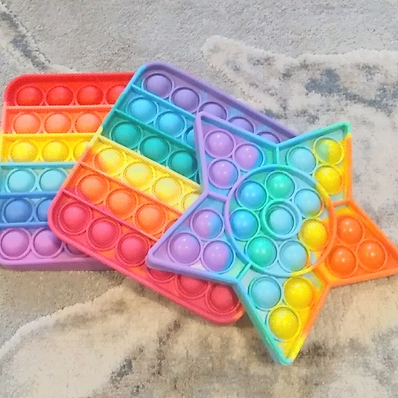 2 glow in the dark pop it's and 3 rainbow pop it's - Picture 3 of 3